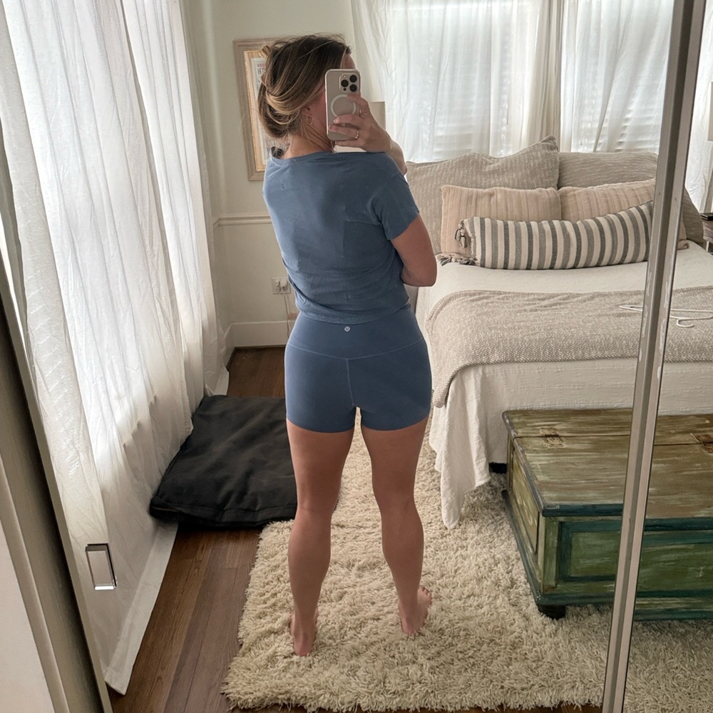 Lululemon Ultralight Waist-Length T-Shirt - Oasis Blue - Size 8 - Picture 4 of 5